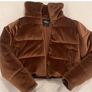 Alo Ribbed Velour Cropped Puffer Jacket - XS - Cinnamon Brown
